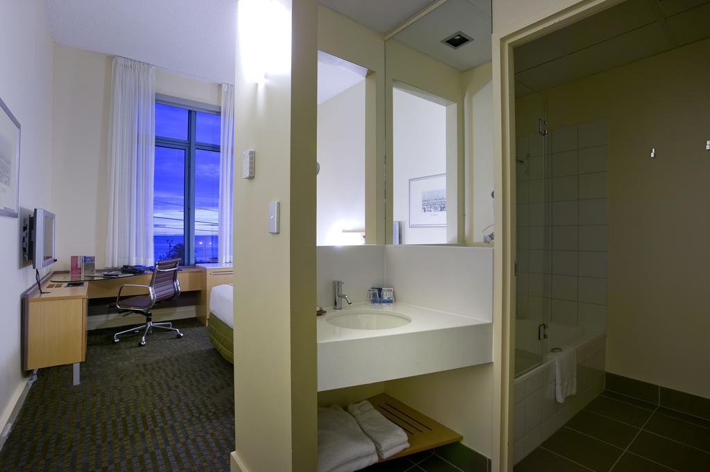 Novotel Melbourne St Kilda Exteriör bild